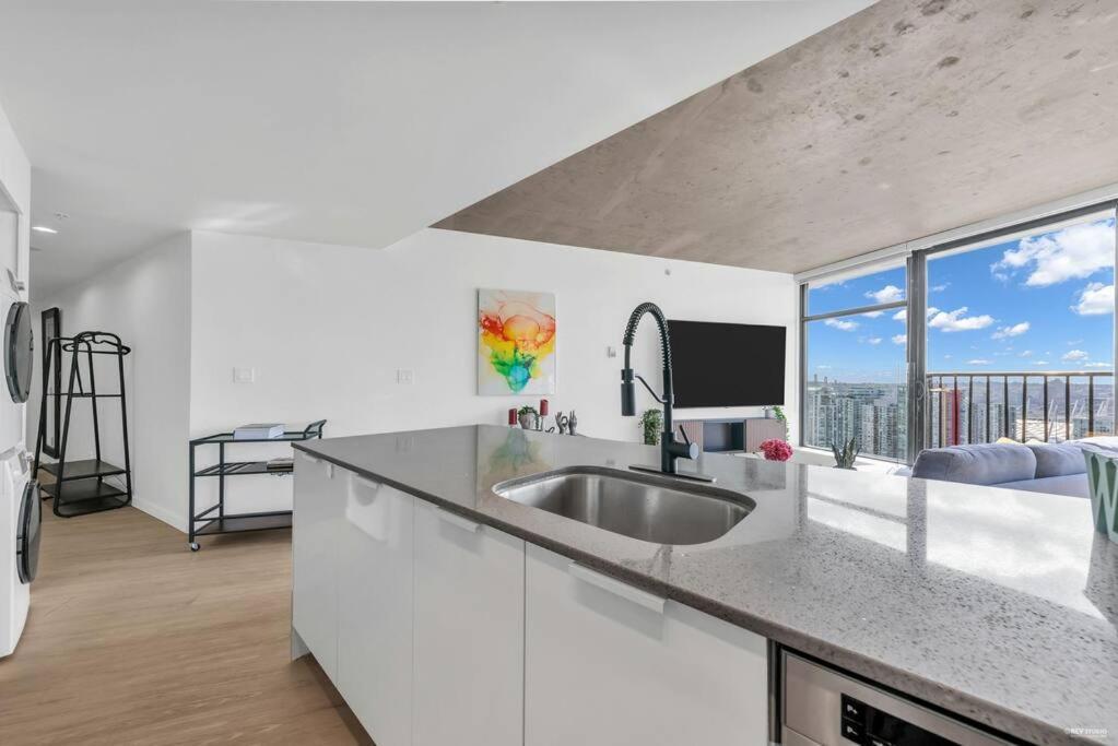Skyview, 40Th Floor! 2Br Condo In Downtown Vancouver Exterior foto